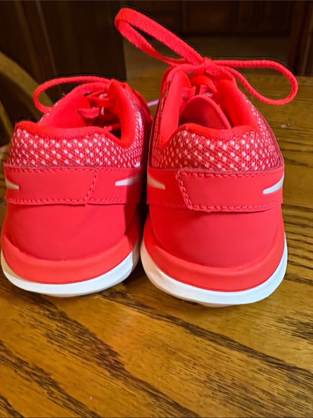 Nike Women's Red and White Athletic Training Sneakers - Picture 4 of 6
